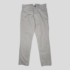 Men's Gap Essential Khaki's Athletic fit Size 30 x 30